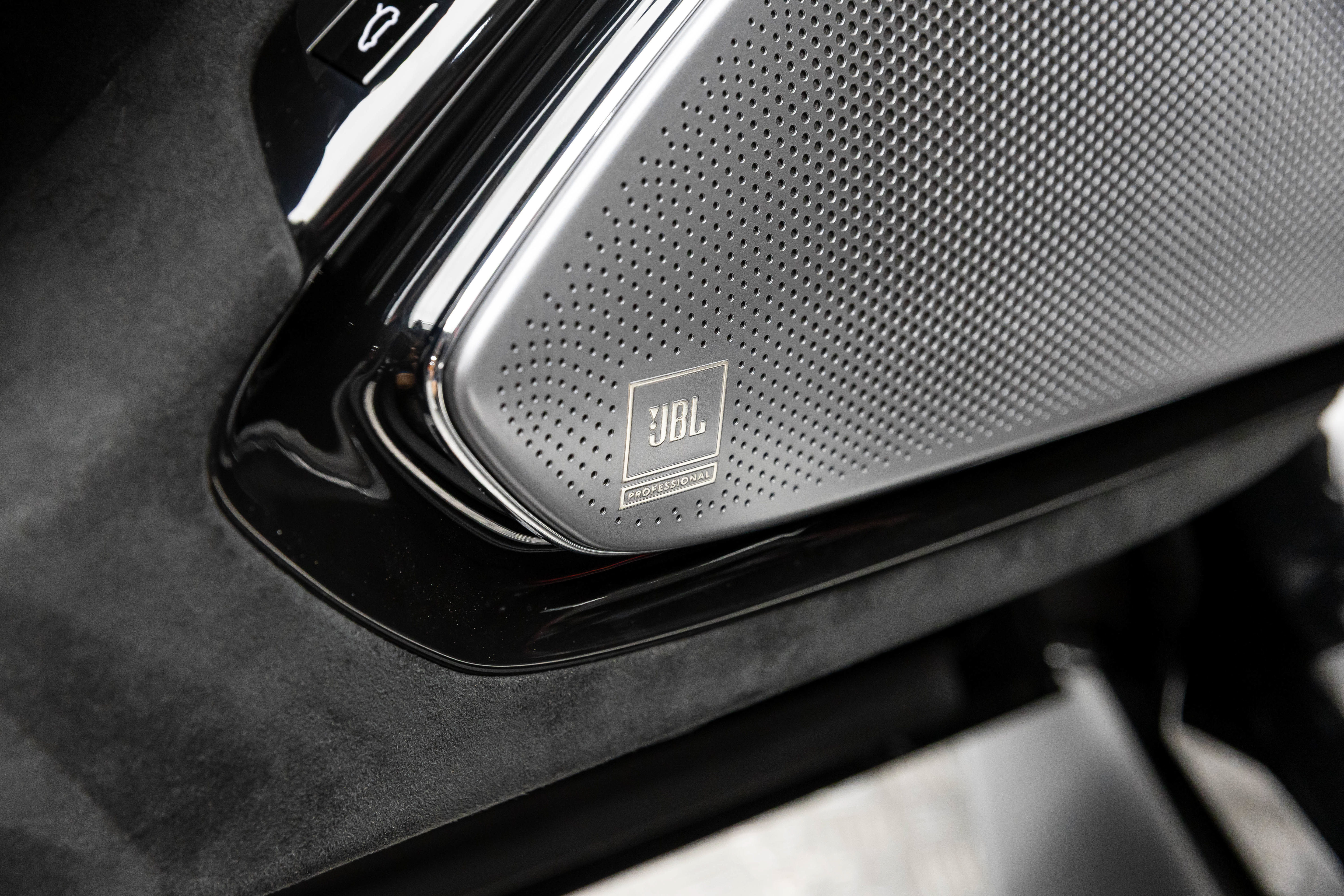 Used 2025 Ferrari Roma Spider RWD image 44