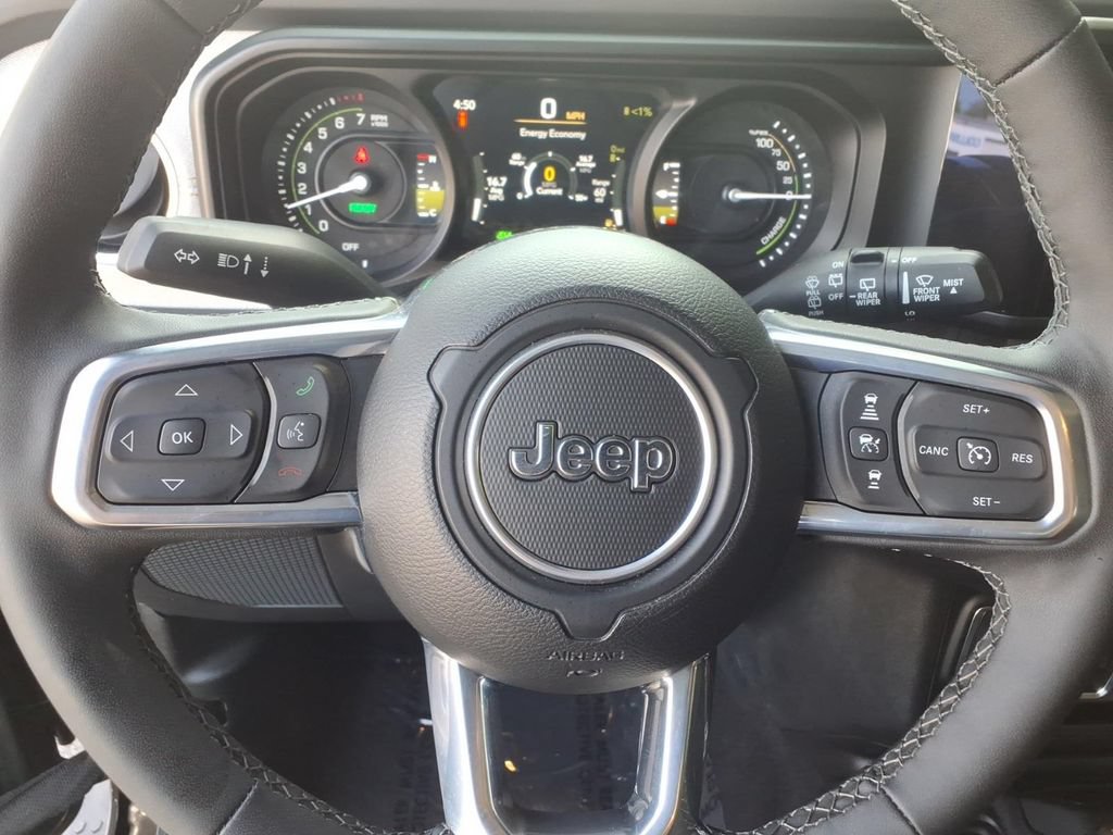 Used 2025 Jeep Wrangler Unlimited Sahara AWD/4WD image 25