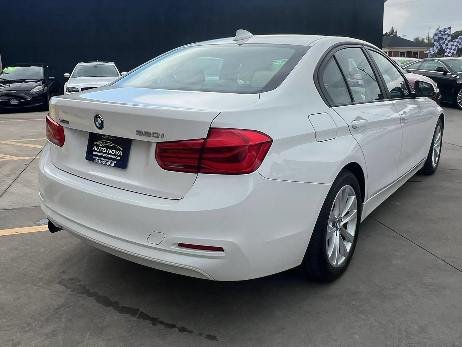 Used 2018 BMW 320i xDrive Sedan AWD/4WD image 14