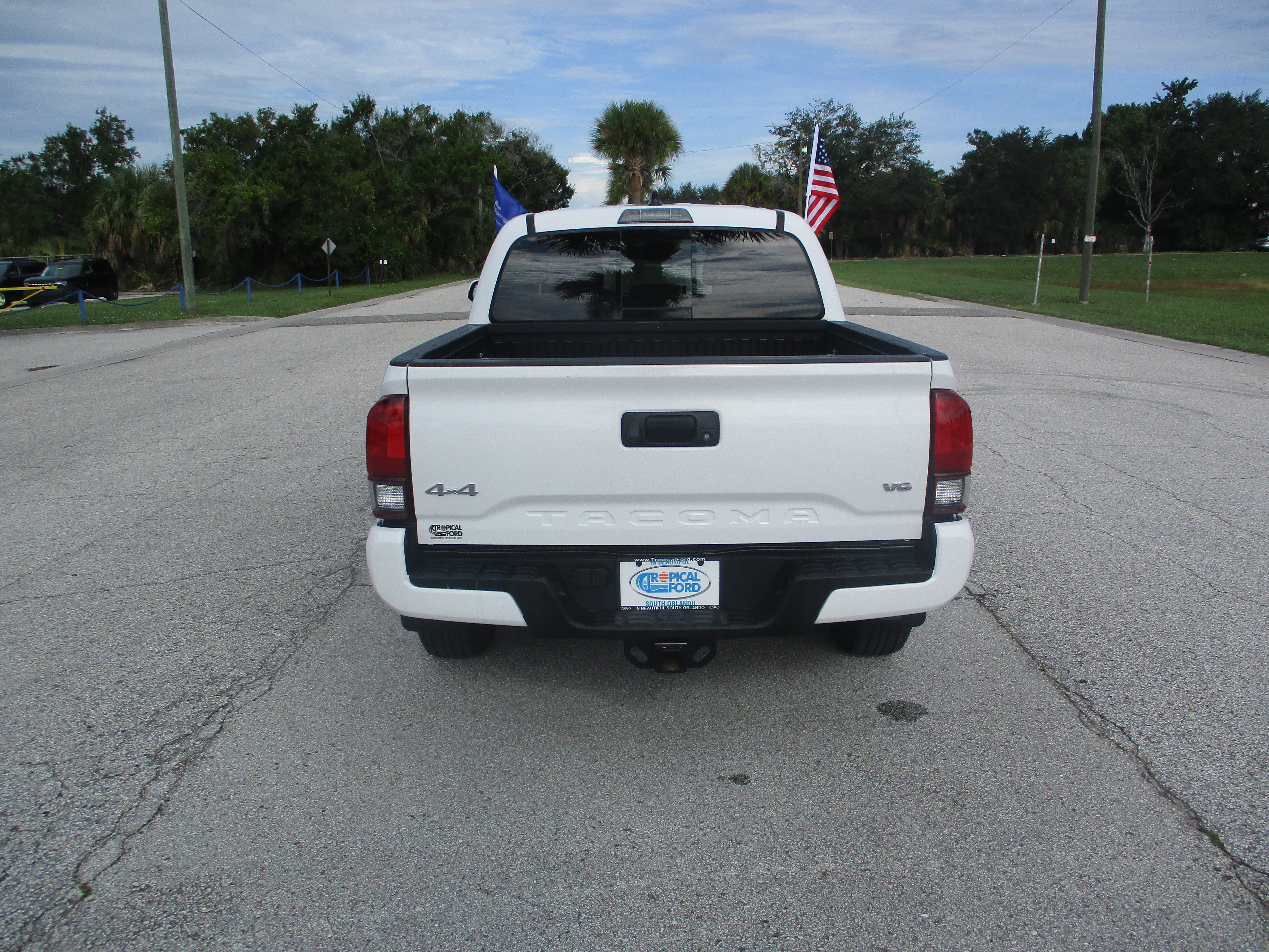 Used 2023 Toyota Tacoma SR5 w/ Technology Package AWD/4WD image 6