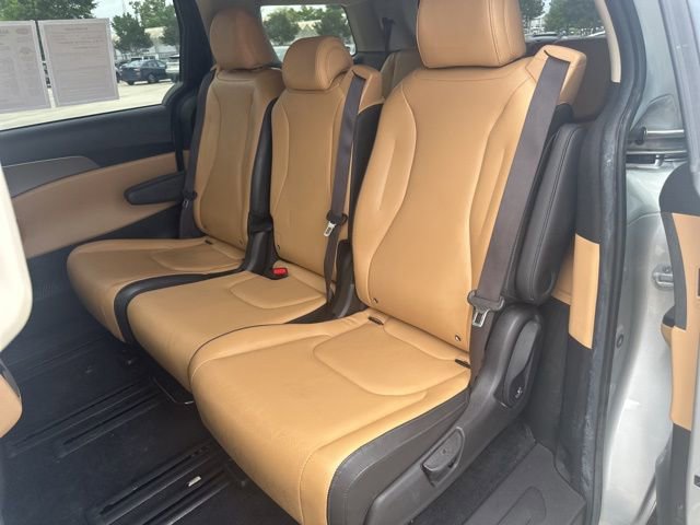 Used 2022 Kia Carnival LX FWD image 28