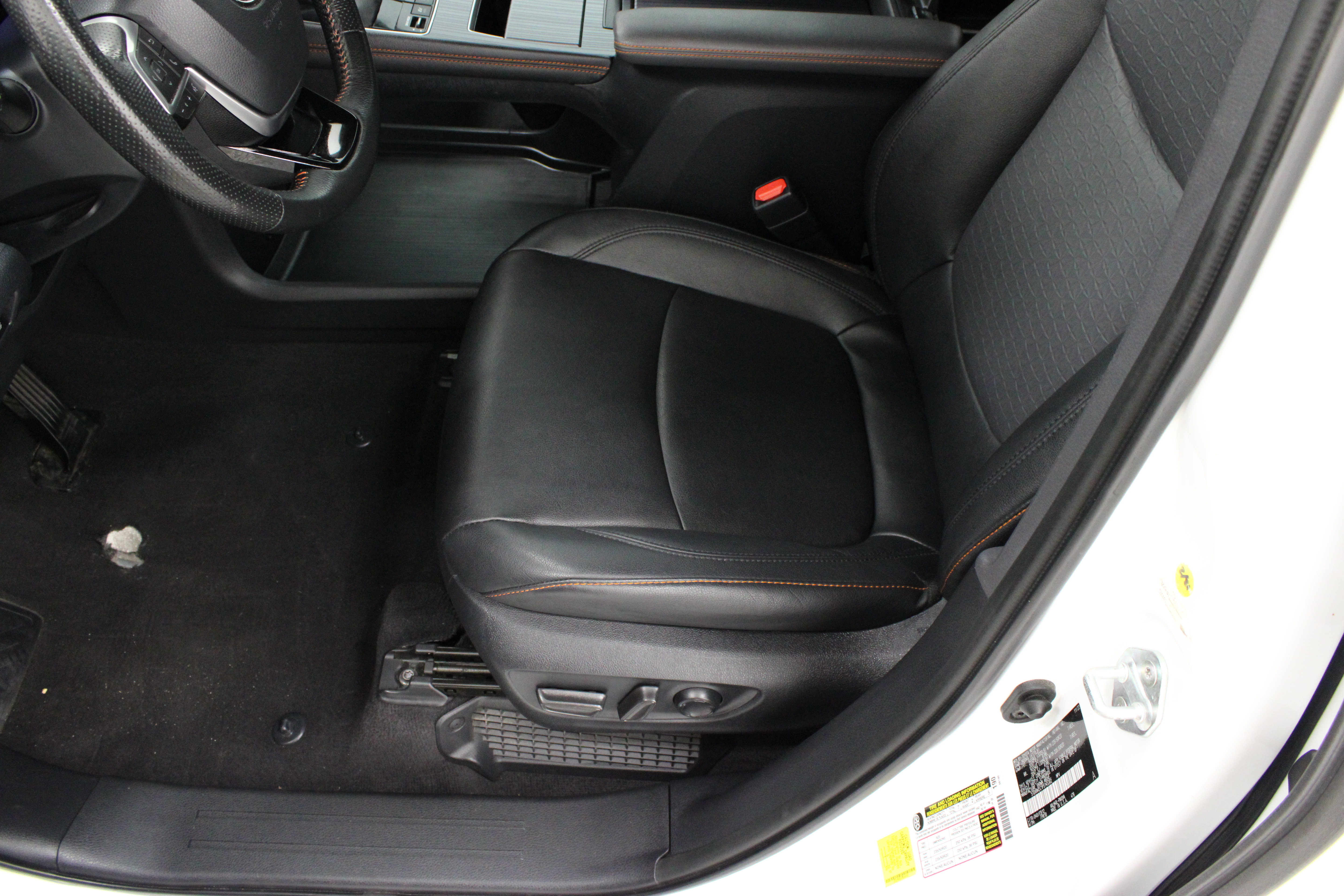Used 2023 Toyota Sienna XSE FWD image 15