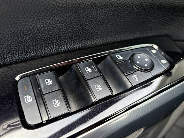 Used 2023 Nissan Pathfinder SL w/ Lighting Package (N92) AWD/4WD image 12