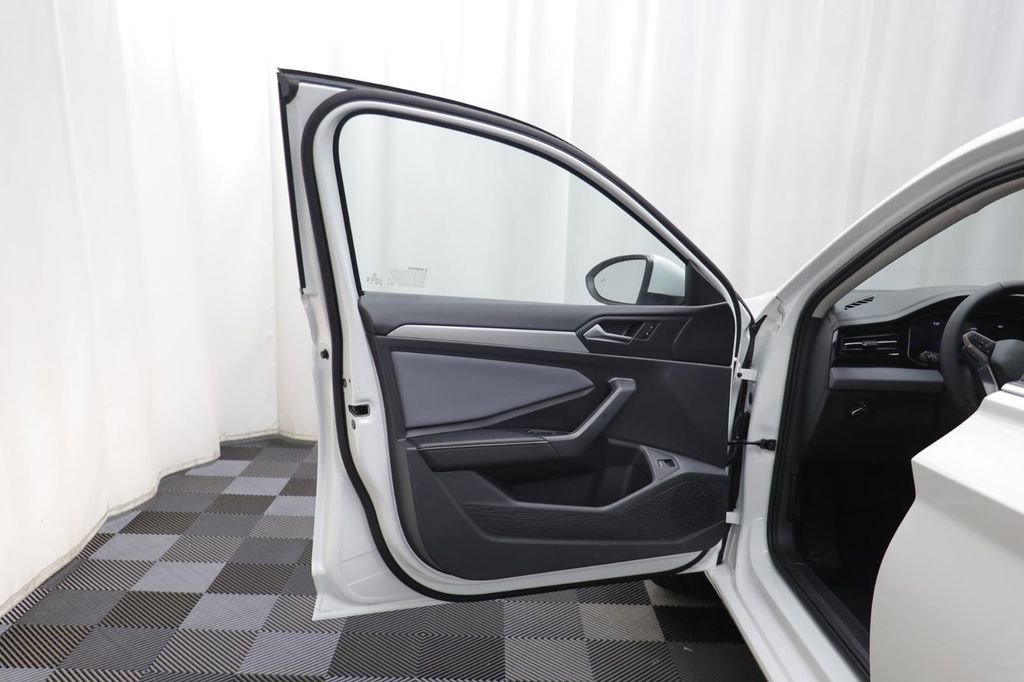 New 2026 Volkswagen Jetta SE FWD image 5