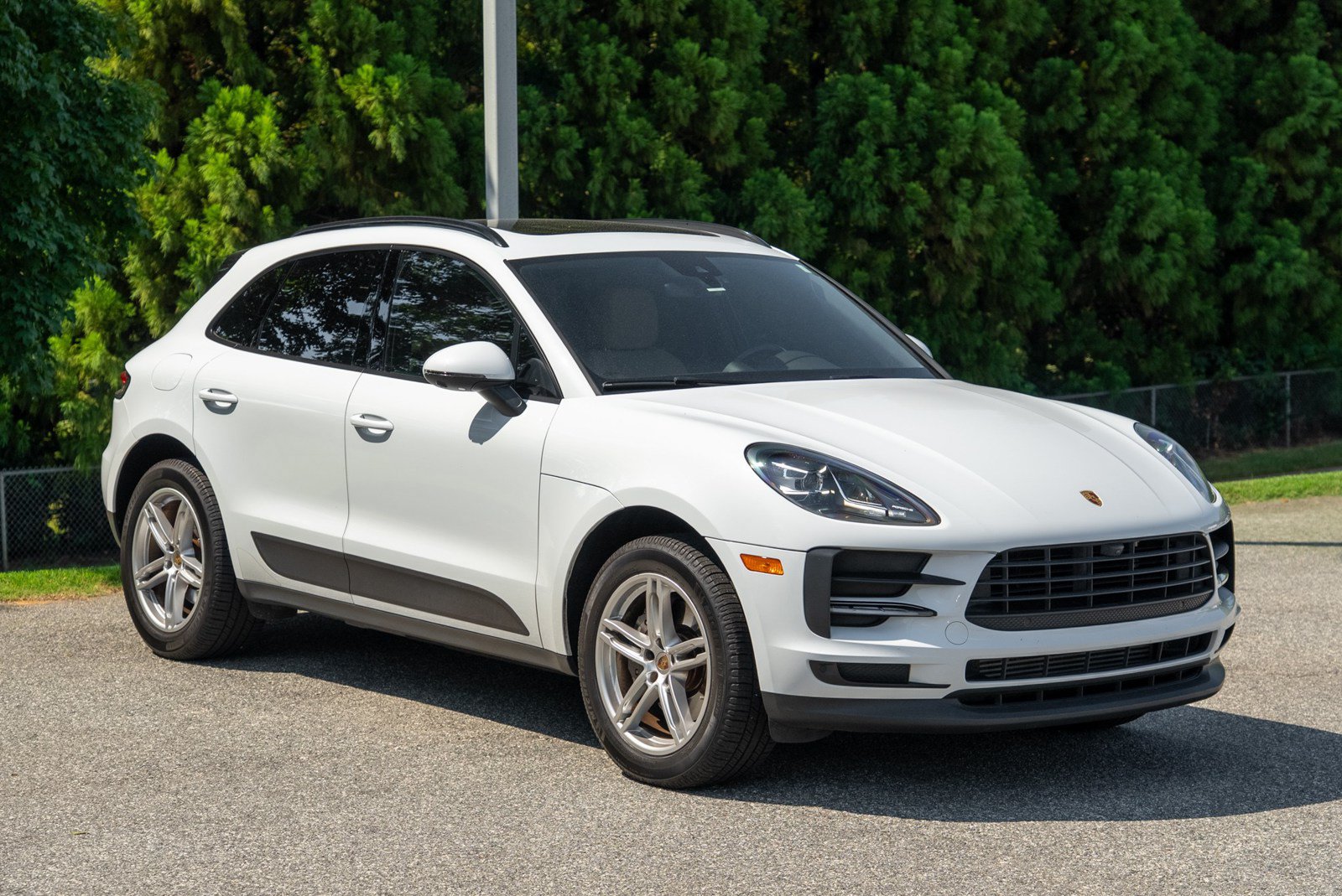 Certified 2021 Porsche Macan AWD/4WD image 5