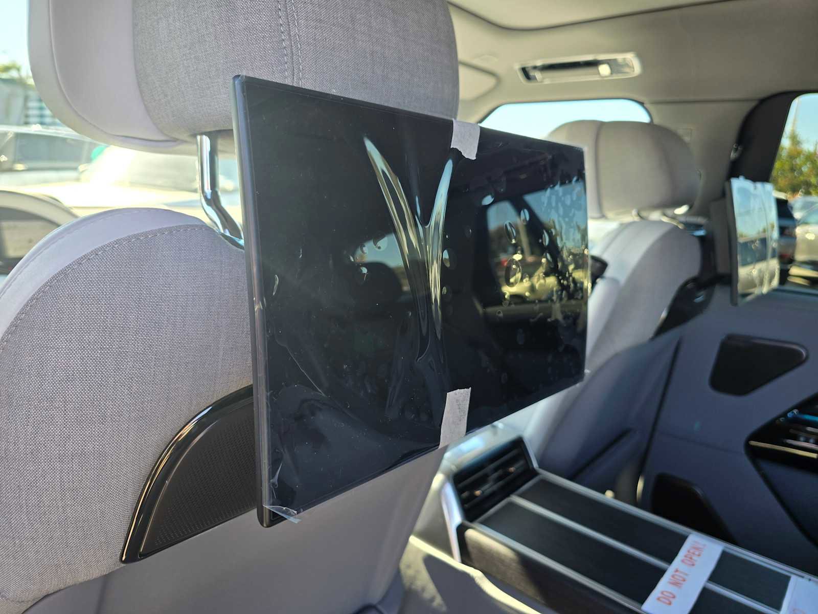 Used 2025 Land Rover Range Rover SV image 24