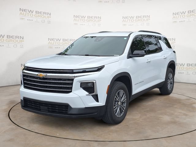 Used 2025 Chevrolet Traverse LT FWD image 1