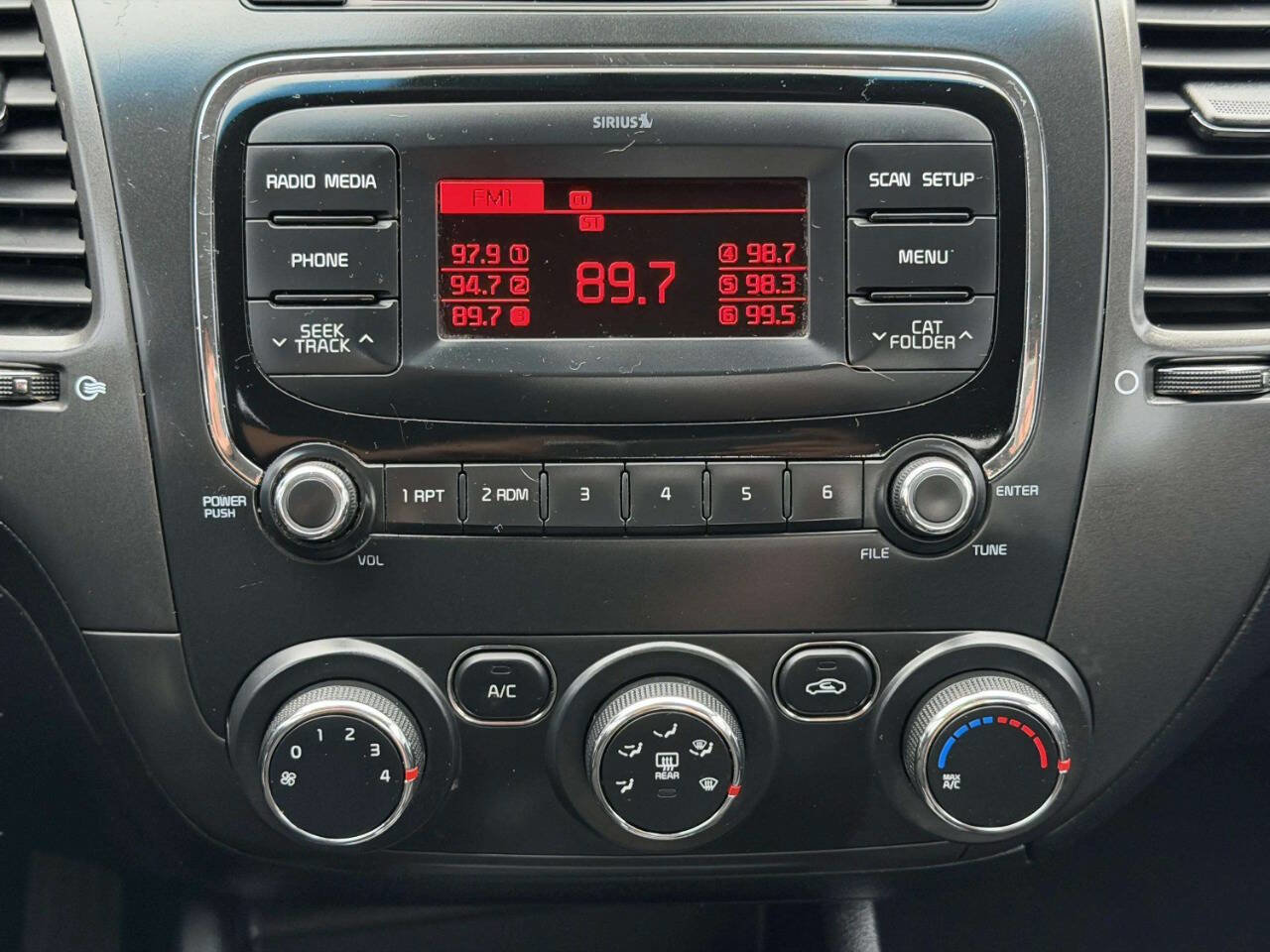 Used 2017 Kia Forte LX image 36