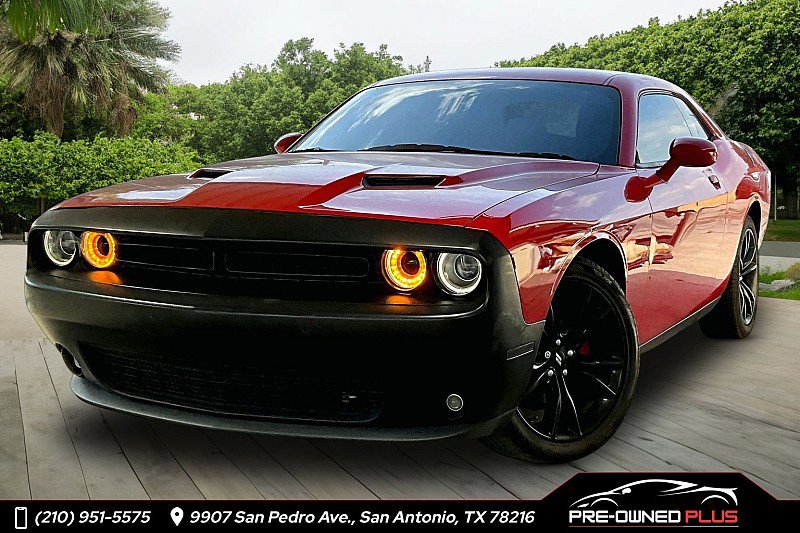 Used 2018 Dodge Challenger SXT w/ Blacktop Package RWD image 1