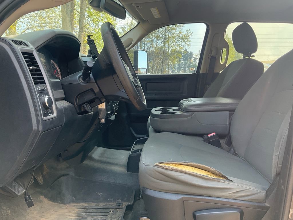 Used 2018 RAM 3500 Tradesman w/ Chrome Appearance Group image 16