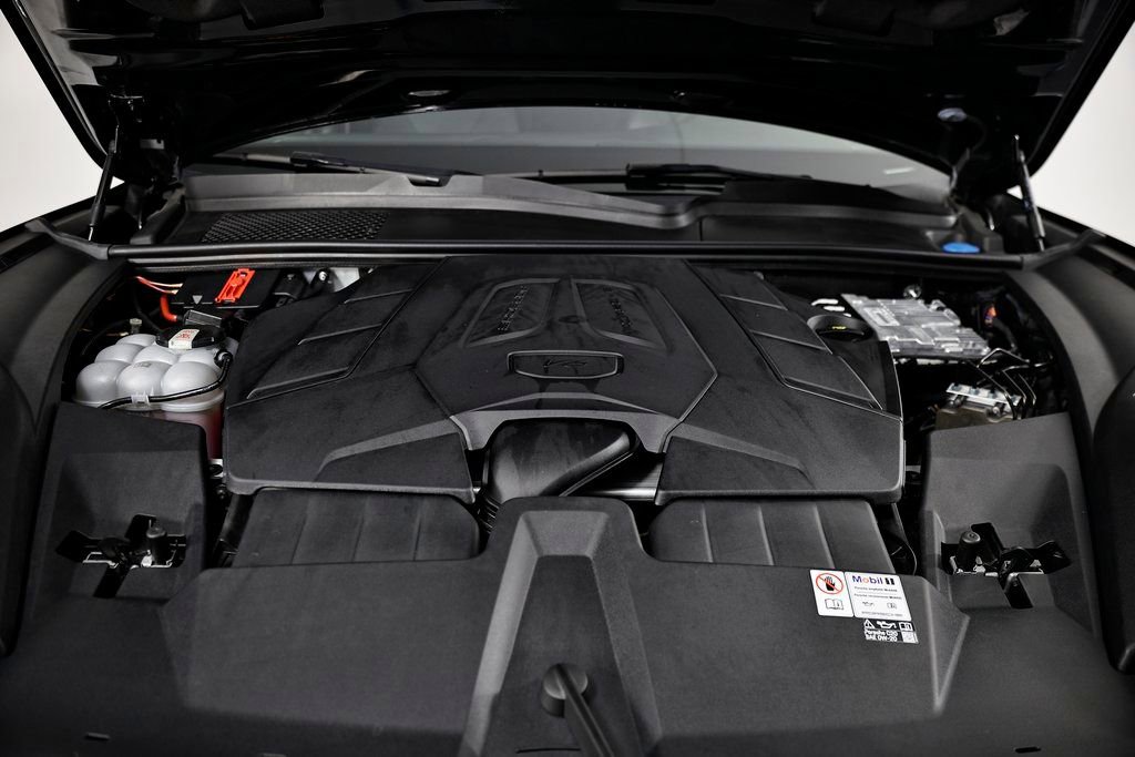 Certified 2024 Porsche Cayenne AWD/4WD image 31