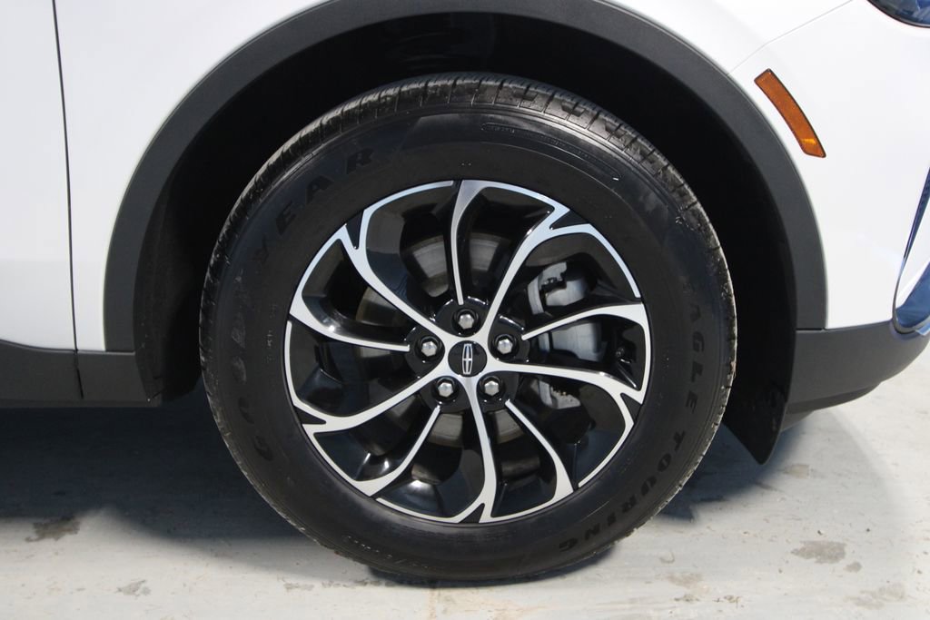Used 2025 Lincoln Nautilus Premier image 37