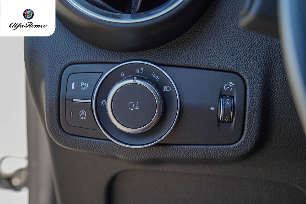 New 2025 Alfa Romeo Stelvio Sprint w/ Veloce Package image 17