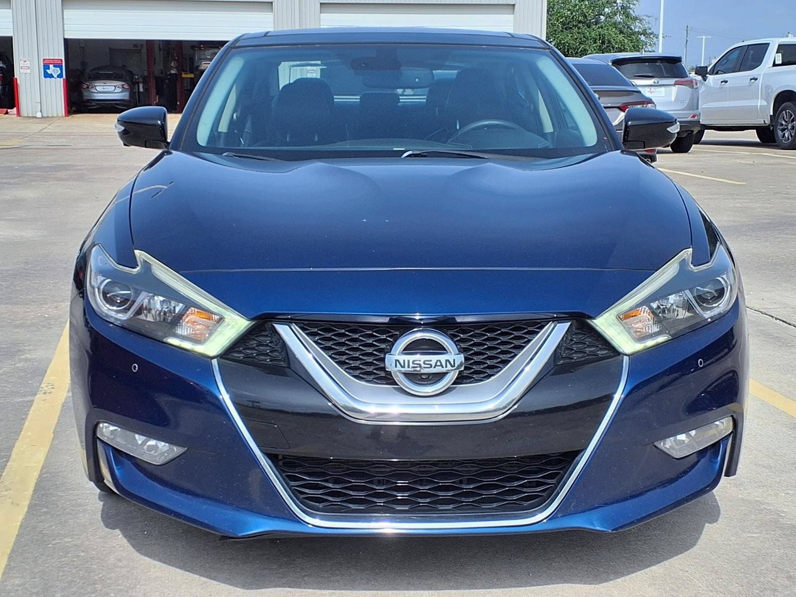Used 2017 Nissan Maxima Platinum w/ Medallion Package FWD image 2
