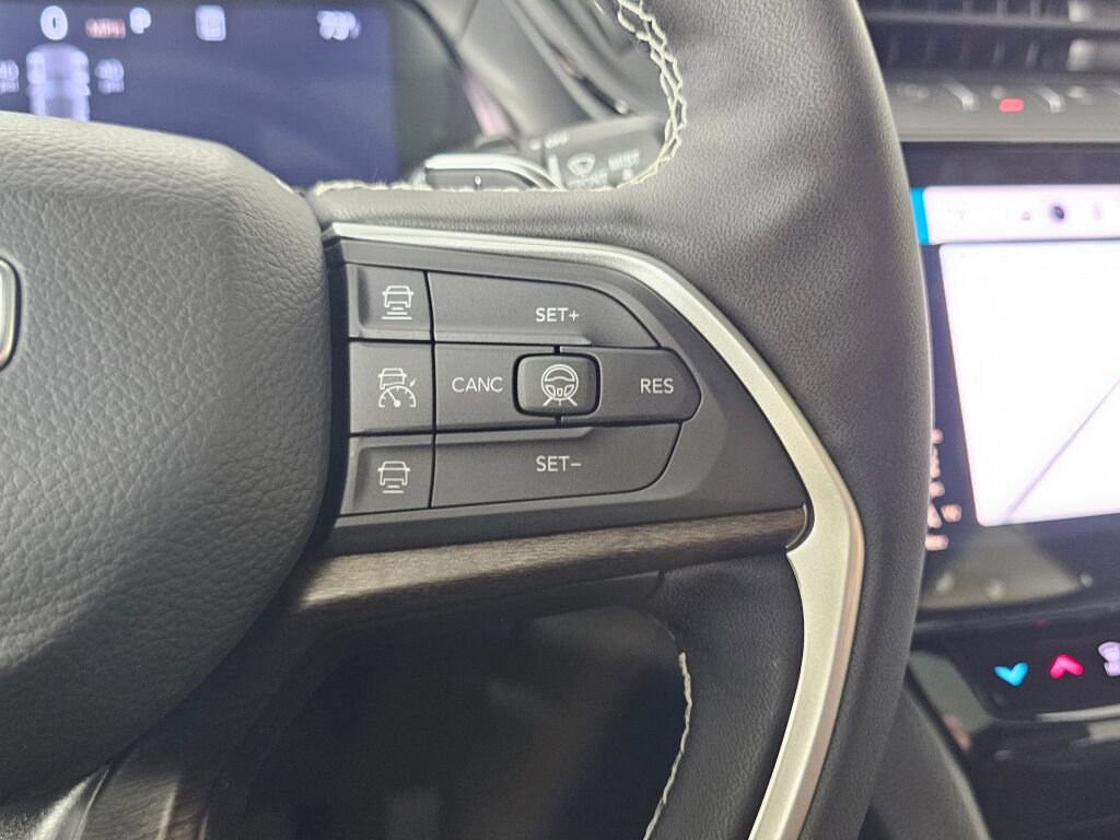 New 2026 Jeep Grand Cherokee Altitude image 23