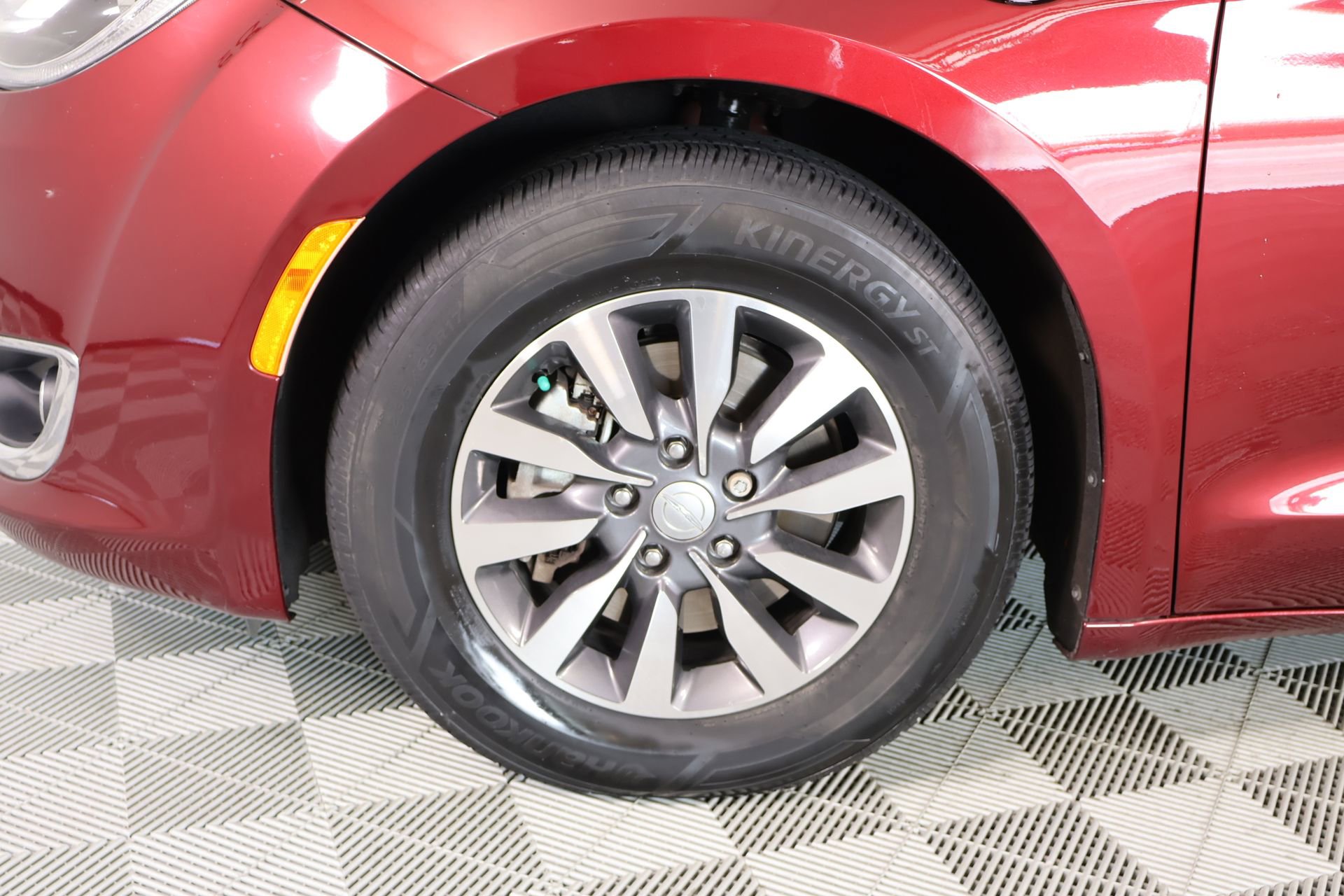 Used 2020 Chrysler Pacifica Touring image 18