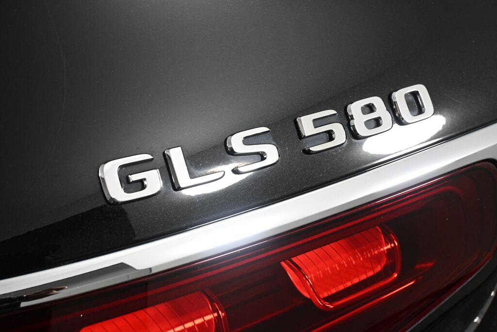 Used 2025 Mercedes-Benz GLS 580 4MATIC image 28
