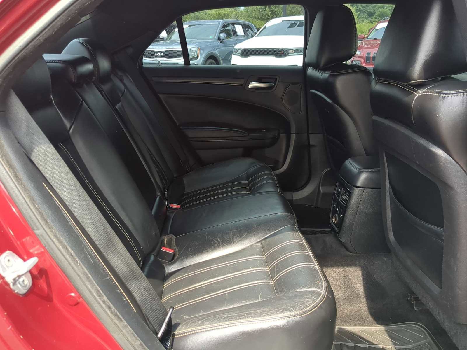 Used 2014 Chrysler 300 S w/ Luxury Group image 22