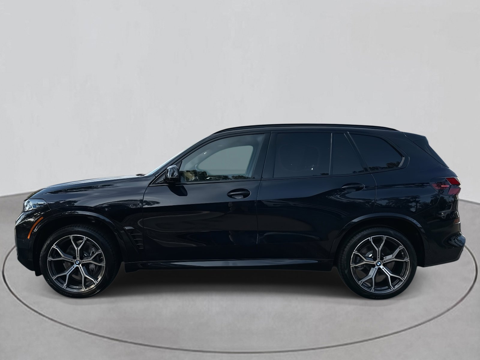 New 2026 BMW X5 sDrive40i w/ M Sport Package image 2