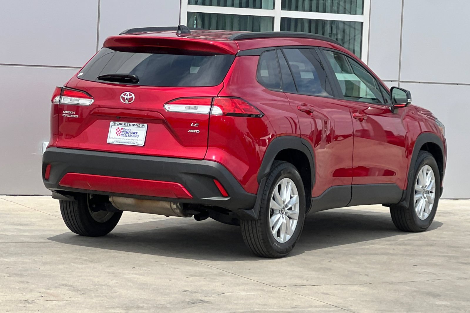 Certified 2025 Toyota Corolla Cross LE AWD/4WD image 4
