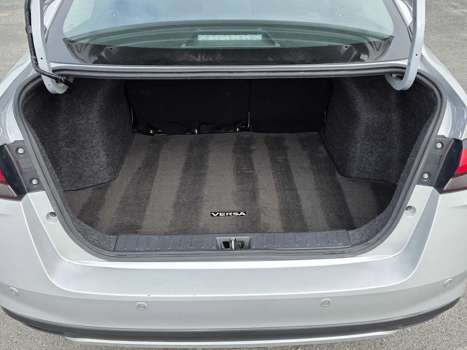 Used 2024 Nissan Versa SR FWD image 13