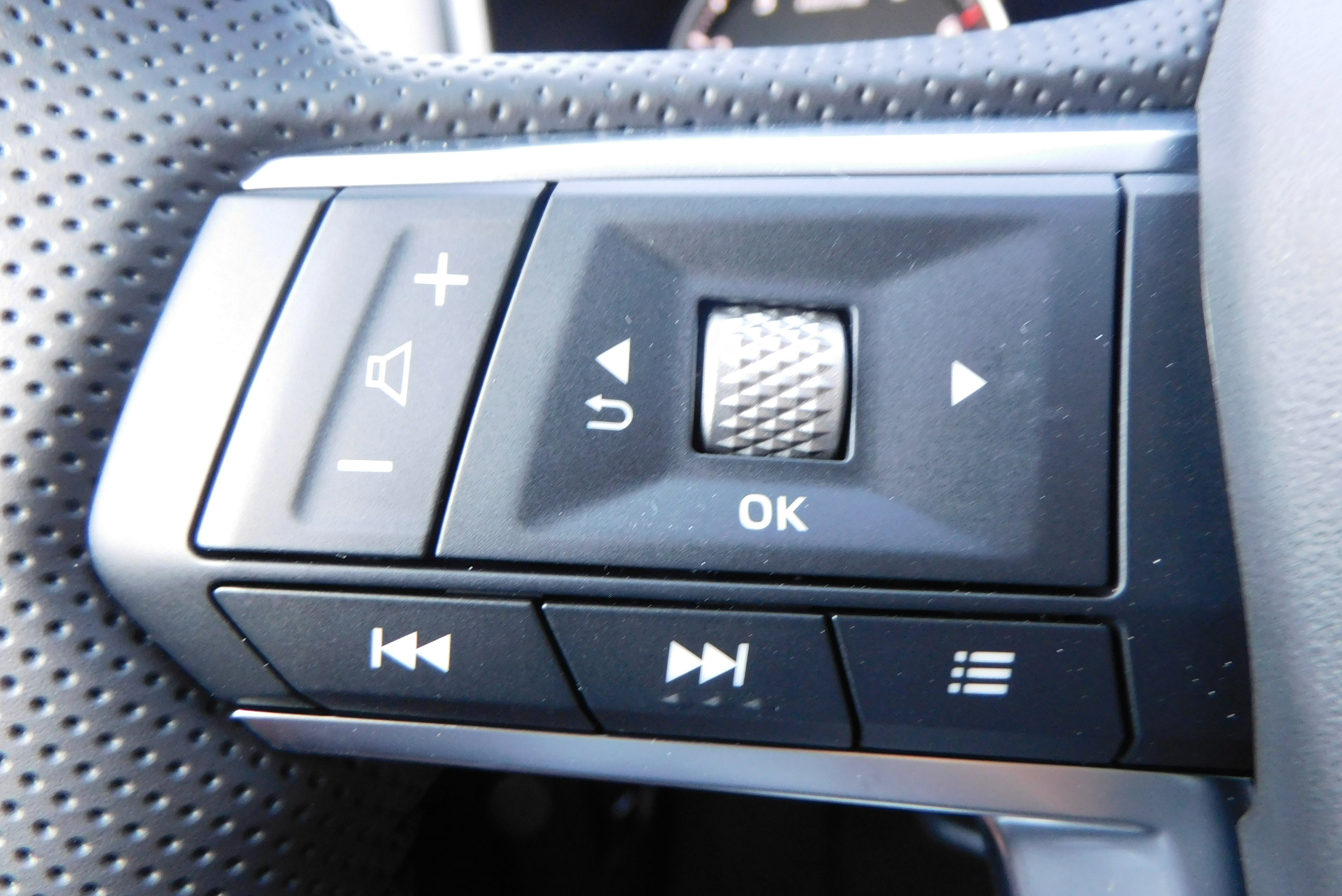 New 2025 Mitsubishi Outlander SE image 9