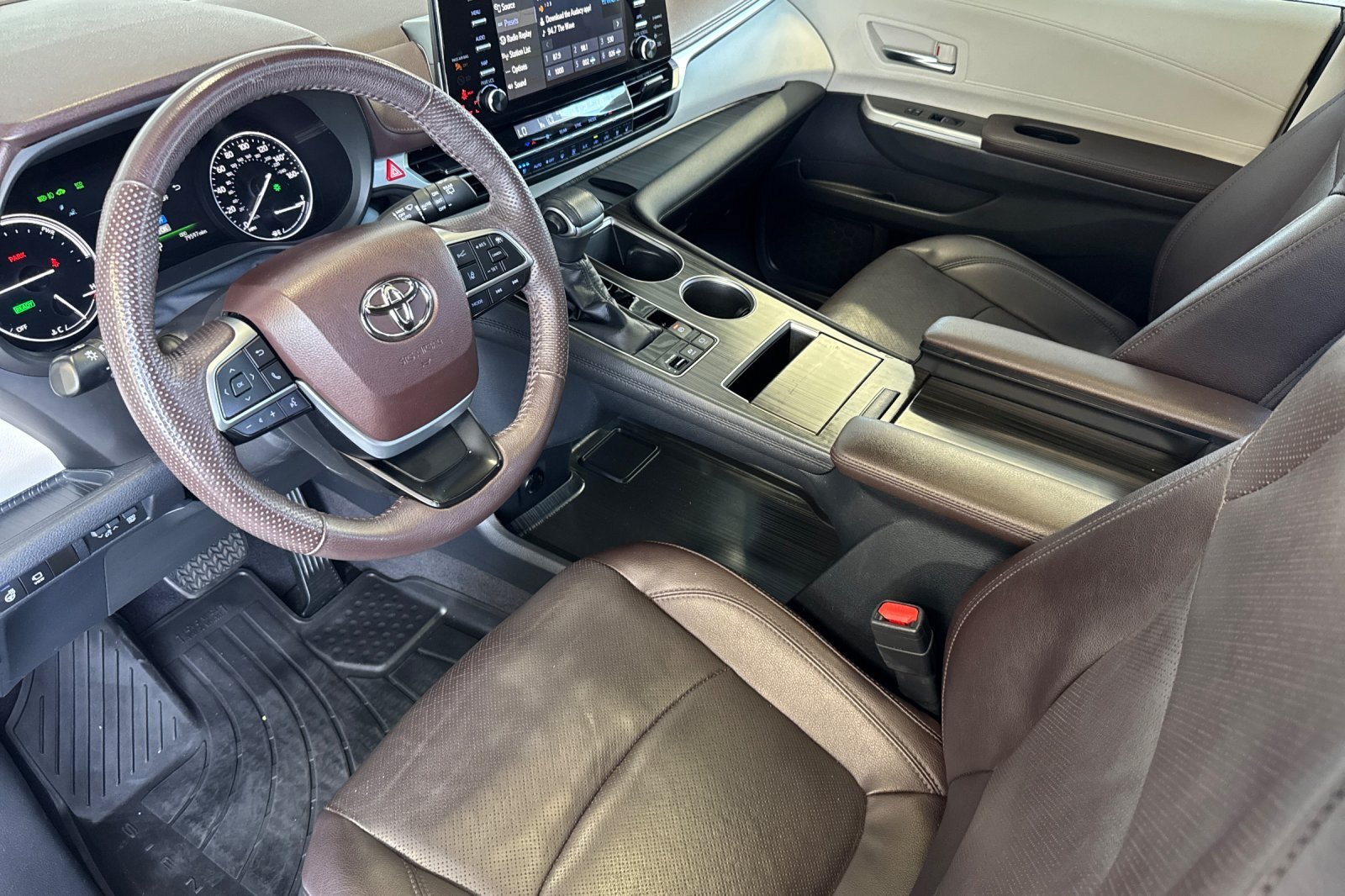 Certified 2023 Toyota Sienna Platinum FWD image 9