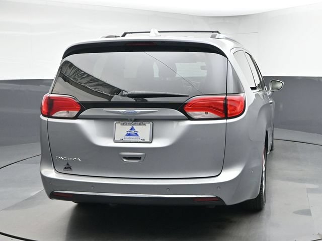 Used 2018 Chrysler Pacifica Touring-L w/ Advanced Safetytec Group FWD image 8