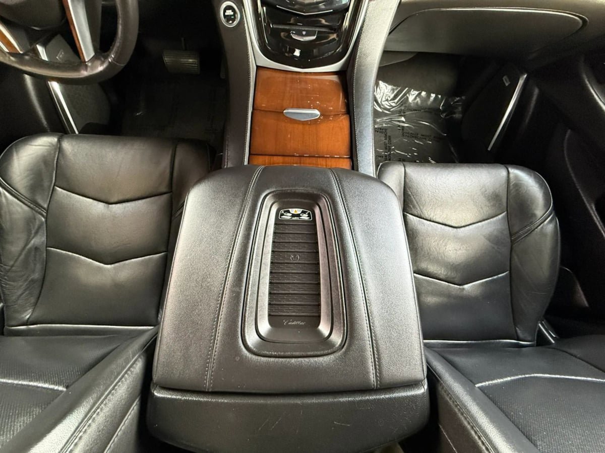 Used 2018 Cadillac Escalade Luxury AWD/4WD image 53