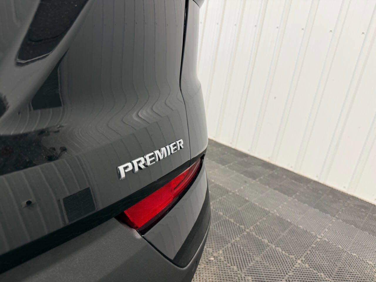 Used 2022 Chevrolet Bolt EUV Premier w/ Launch Edition image 16