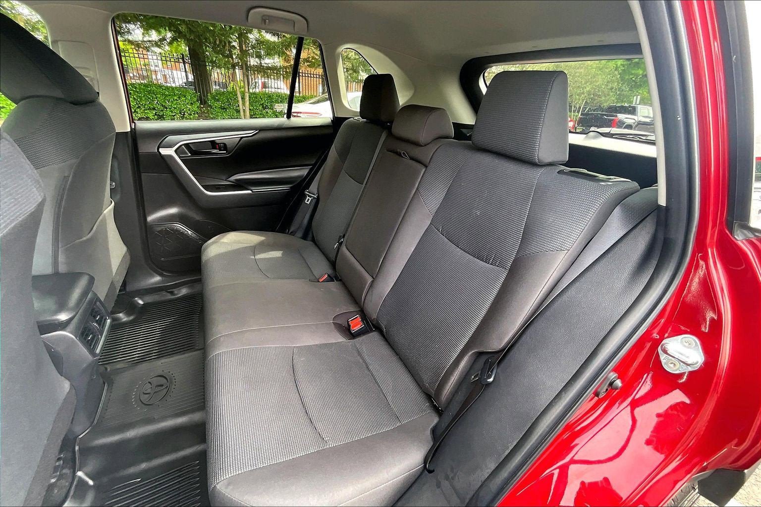 Used 2024 Toyota RAV4 LE AWD/4WD image 24