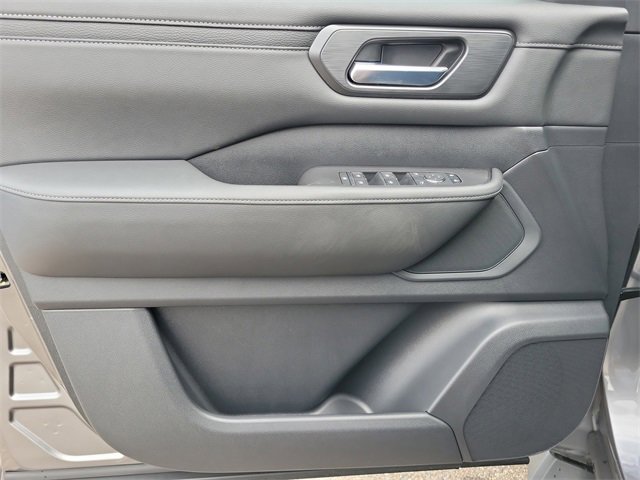 New 2025 Nissan Armada SV image 18