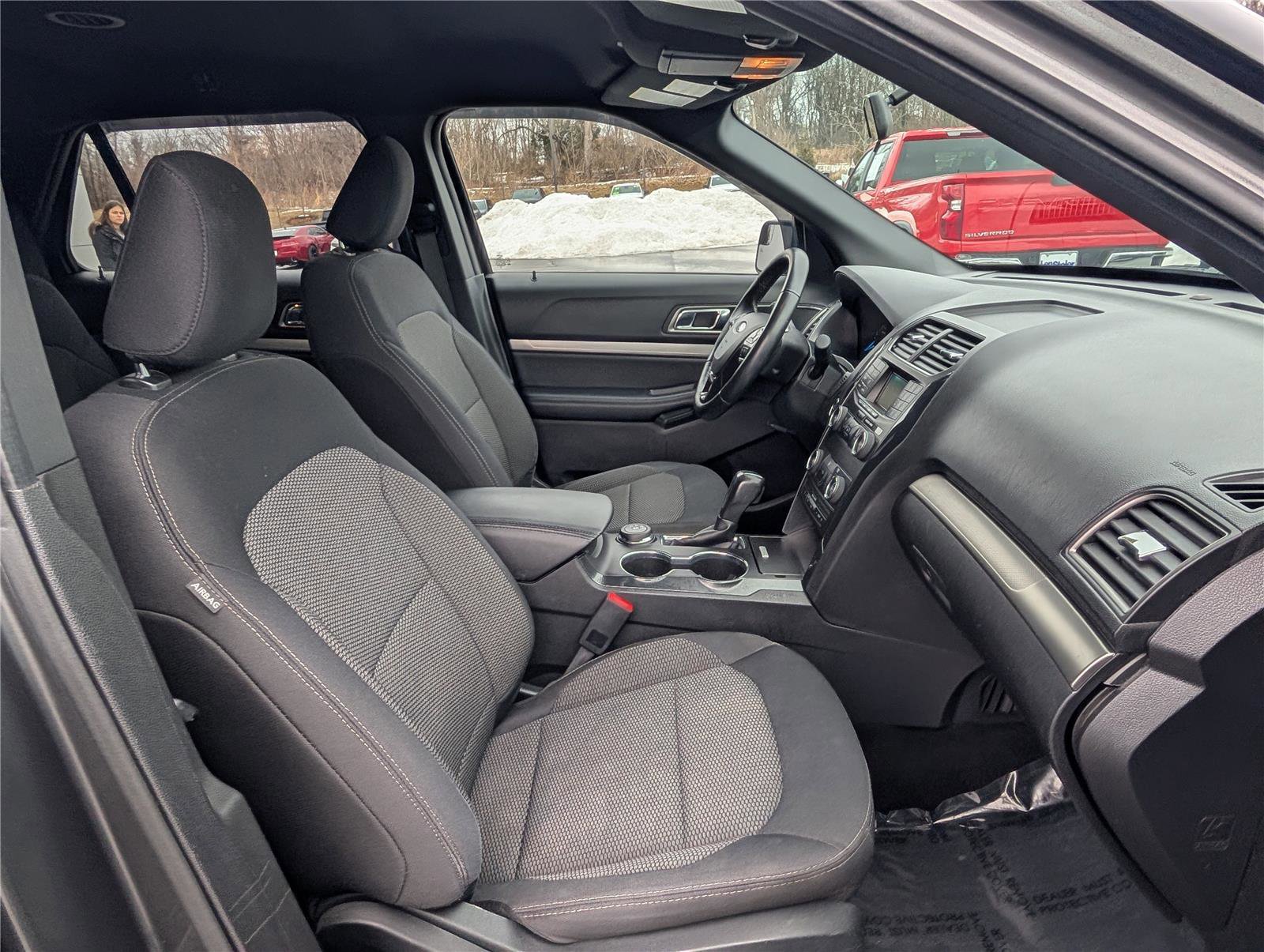 Used 2019 Ford Explorer XLT image 10