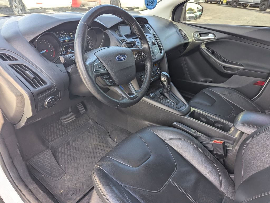 Used 2015 Ford Focus SE w/ Equipment Group 201A FWD image 23