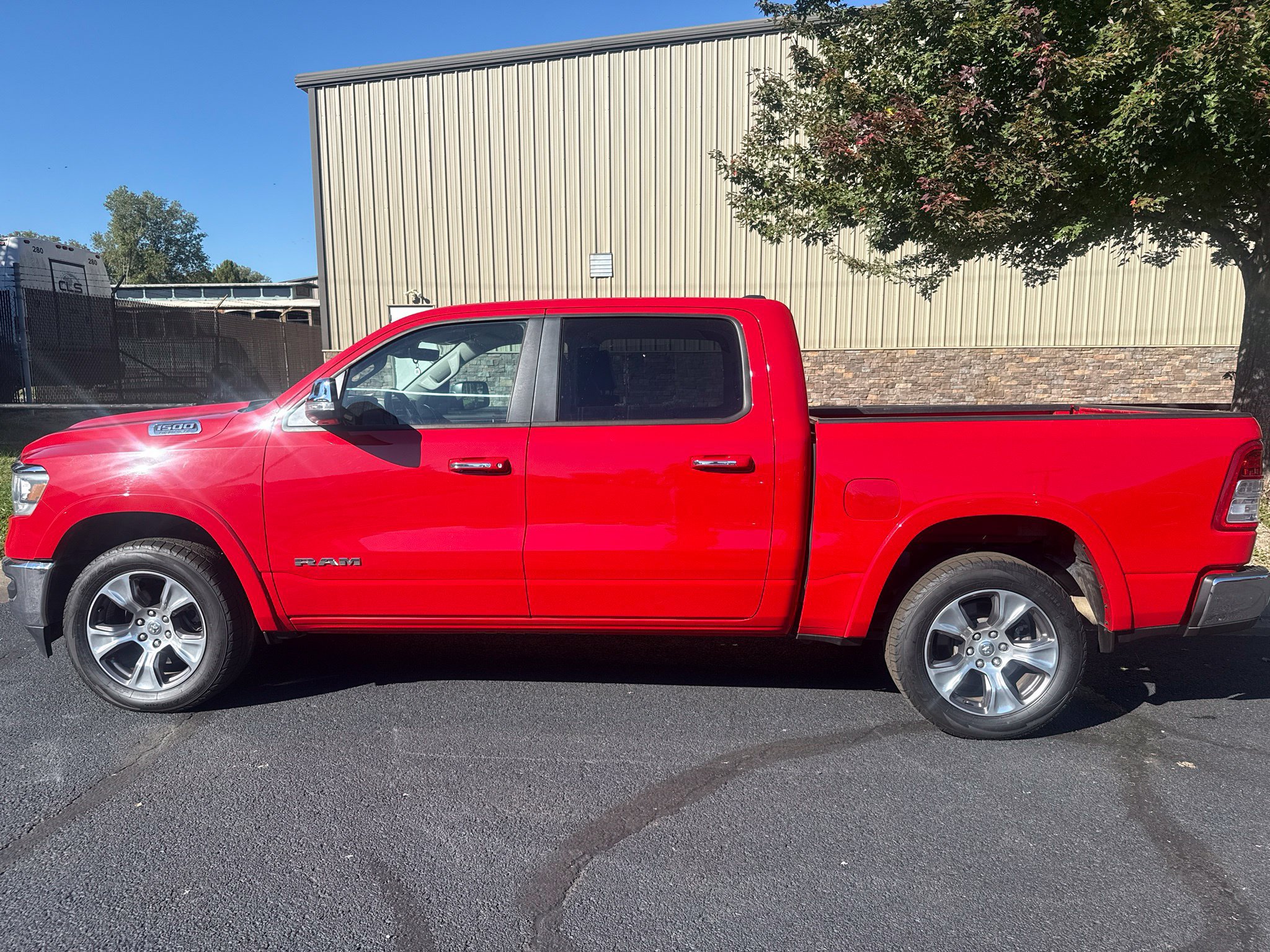 Used 2022 RAM 1500 Laramie AWD/4WD image 9