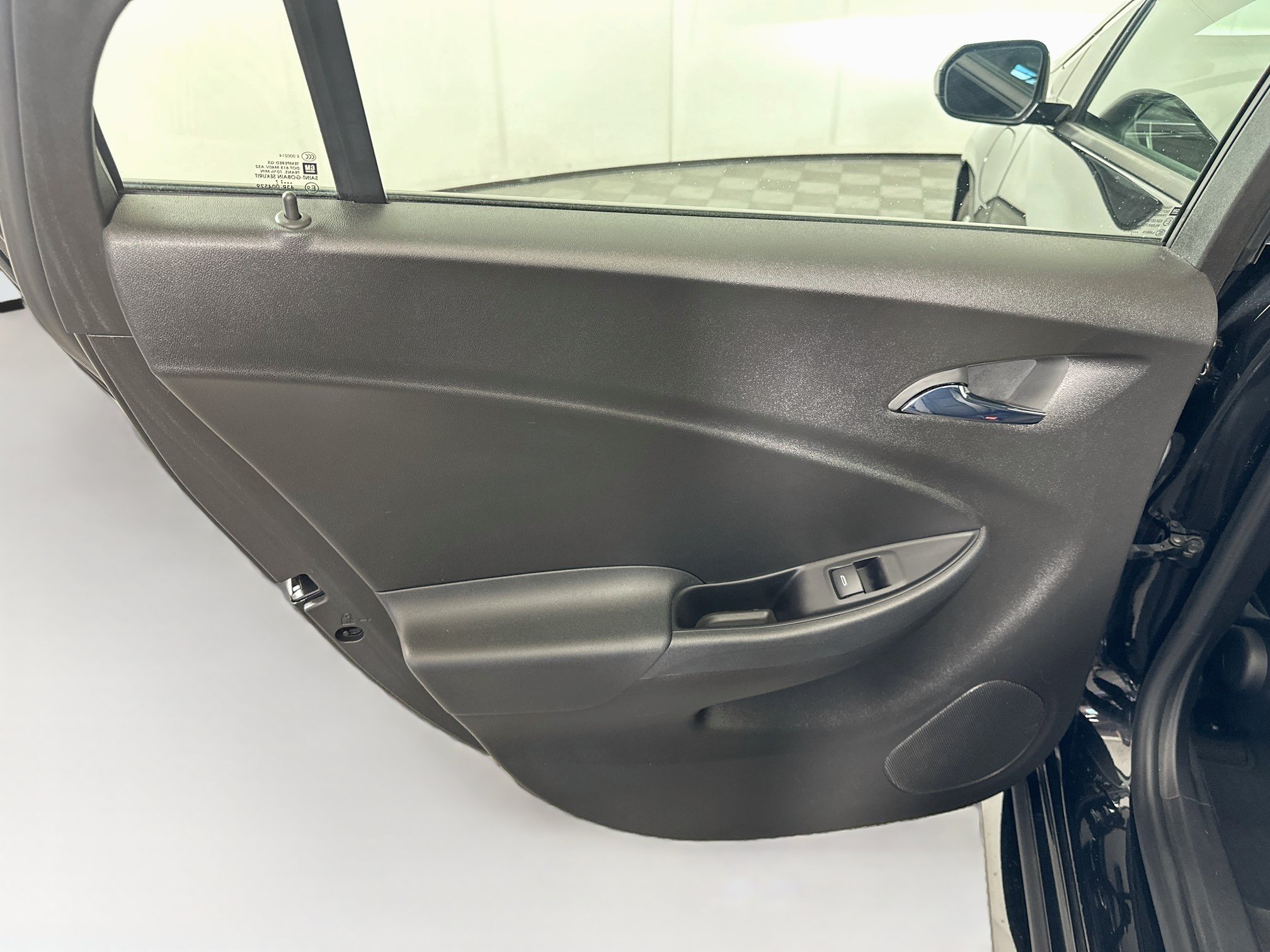Used 2018 Chevrolet Volt Premier w/ Driver Confidence Package FWD image 26