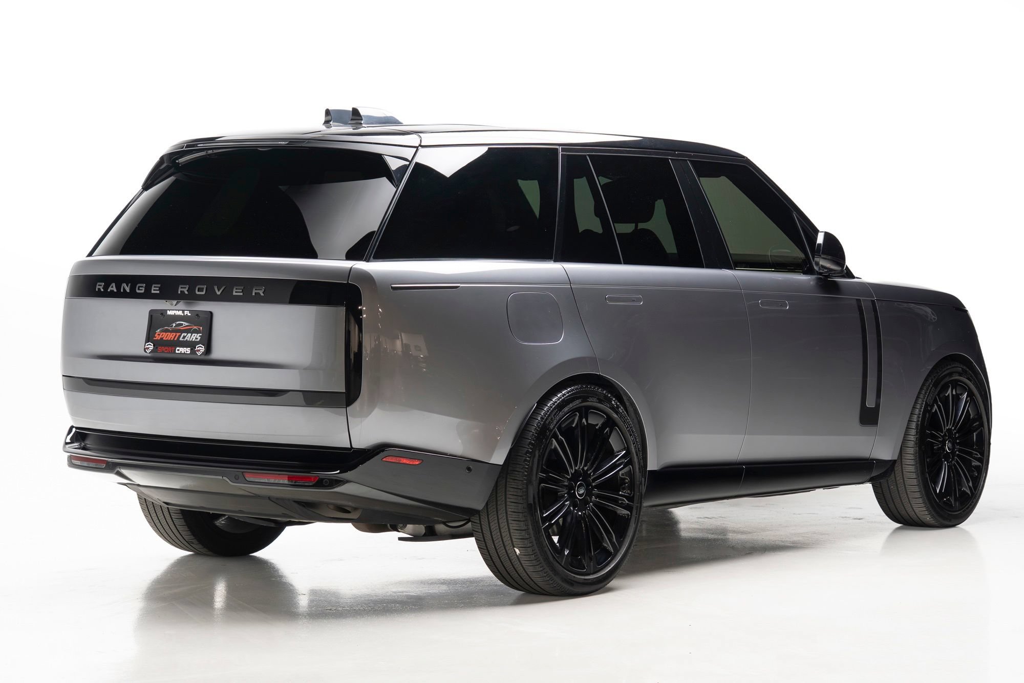 Used 2025 Land Rover Range Rover SE AWD/4WD image 8