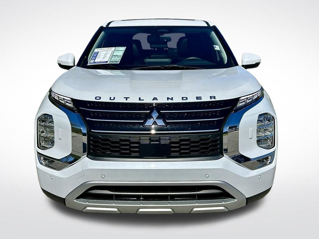 Used 2025 Mitsubishi Outlander 4WD Plug-In Hybrid image 2