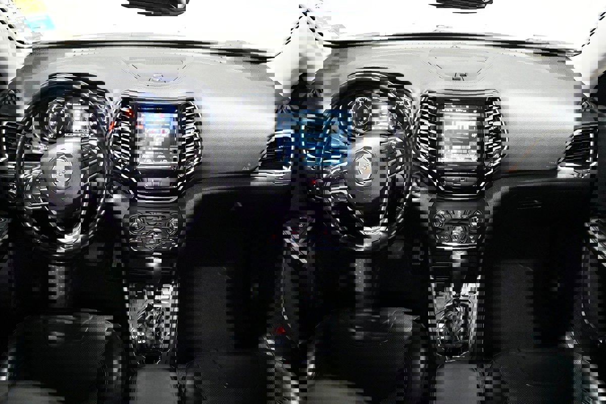 Used 2020 Jeep Cherokee Limited image 20