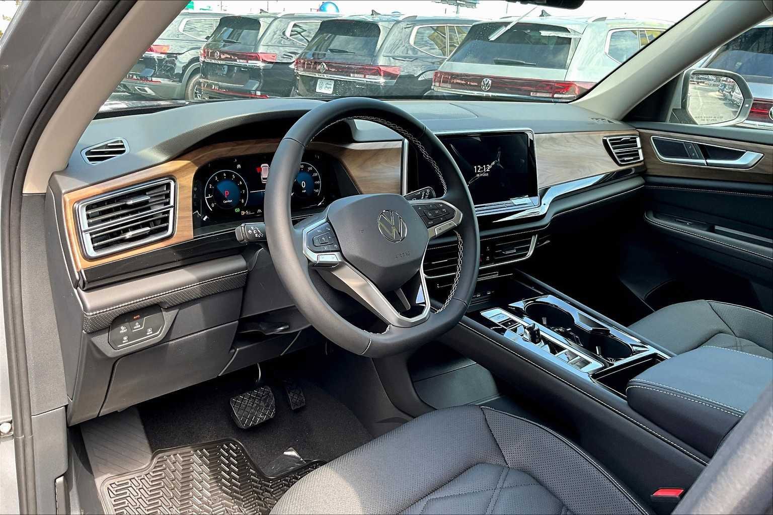 New 2026 Volkswagen Atlas SE FWD image 8