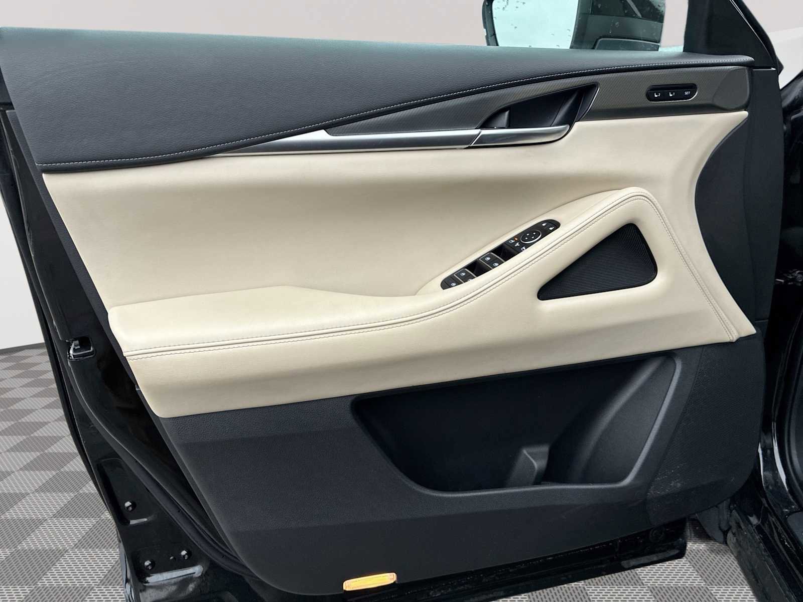 Used 2023 INFINITI QX60 Luxe image 23