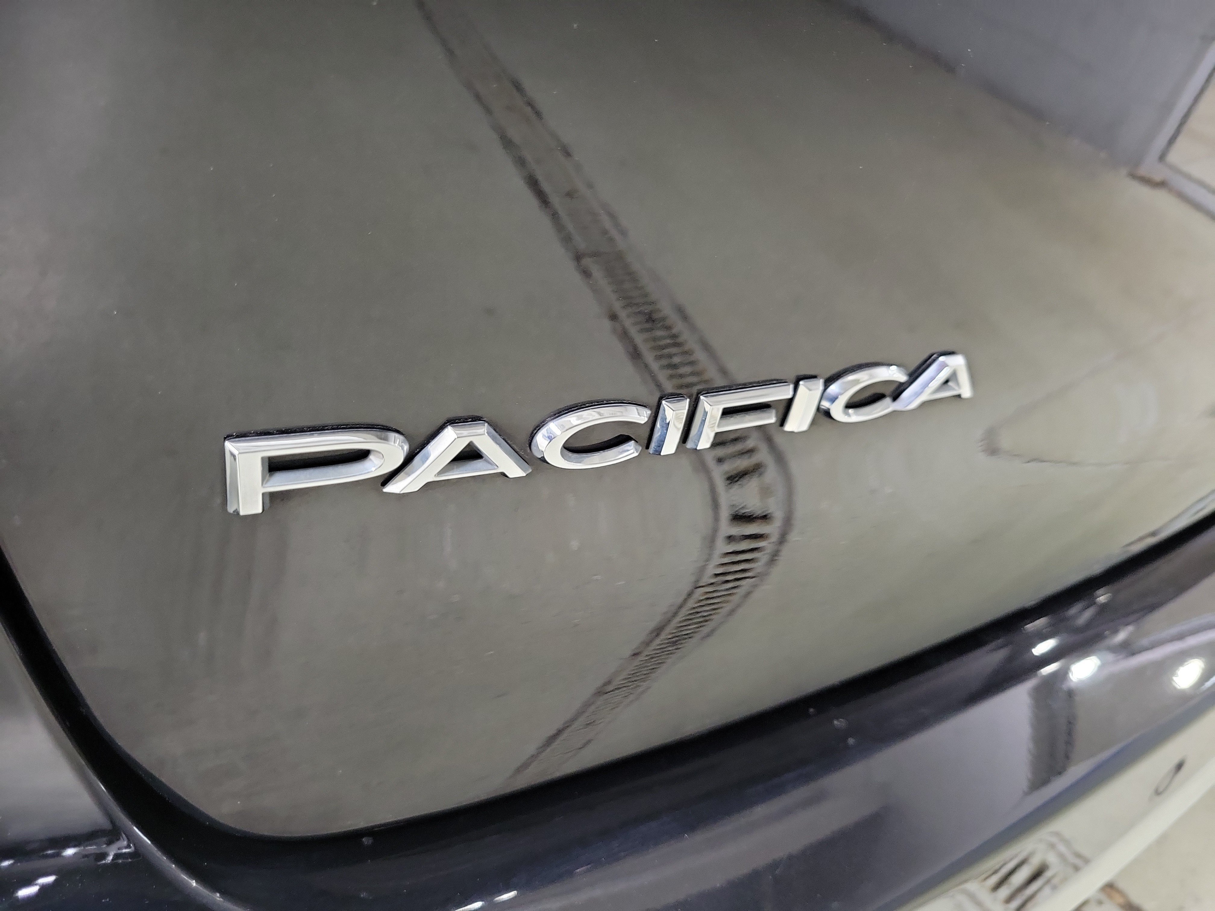 Used 2025 Chrysler Pacifica Select FWD image 6