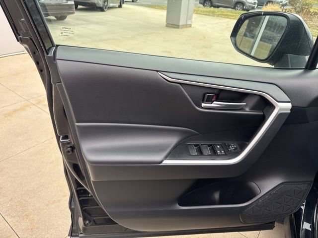 Used 2025 Toyota RAV4 XLE AWD/4WD image 20