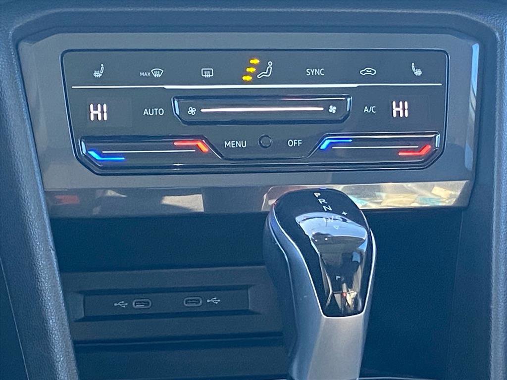 Used 2022 Volkswagen Tiguan SE image 9