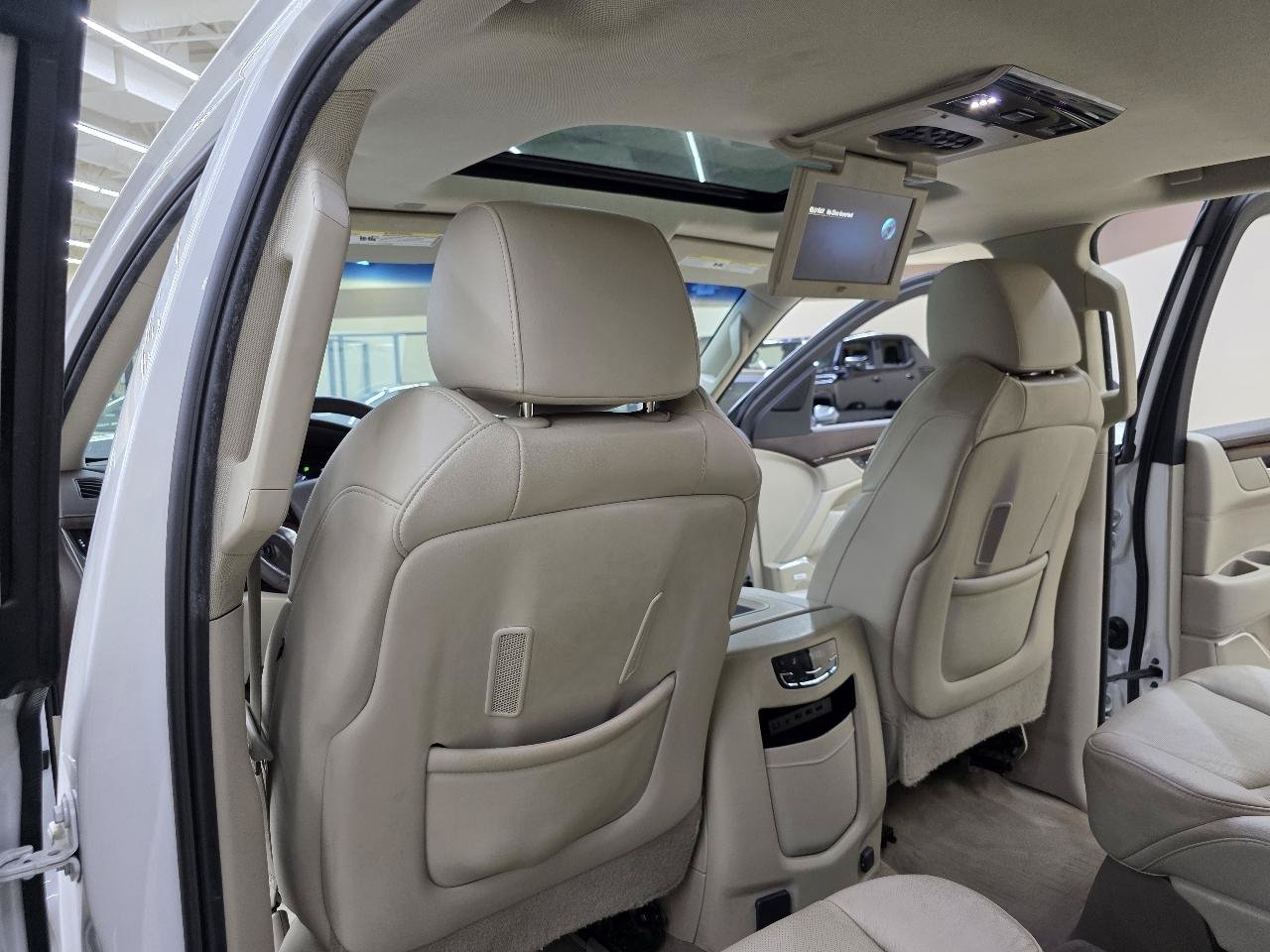 Used 2017 Cadillac Escalade Premium Luxury AWD/4WD image 27