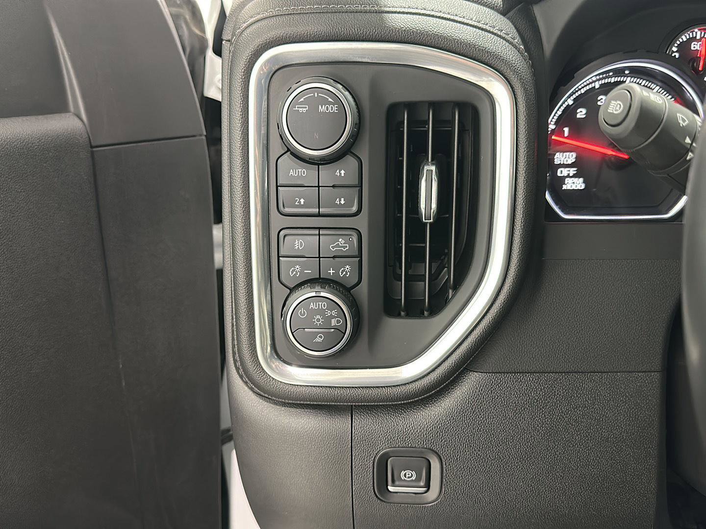 Used 2022 Chevrolet Silverado 1500 LTZ w/ LTZ Premium Package image 16