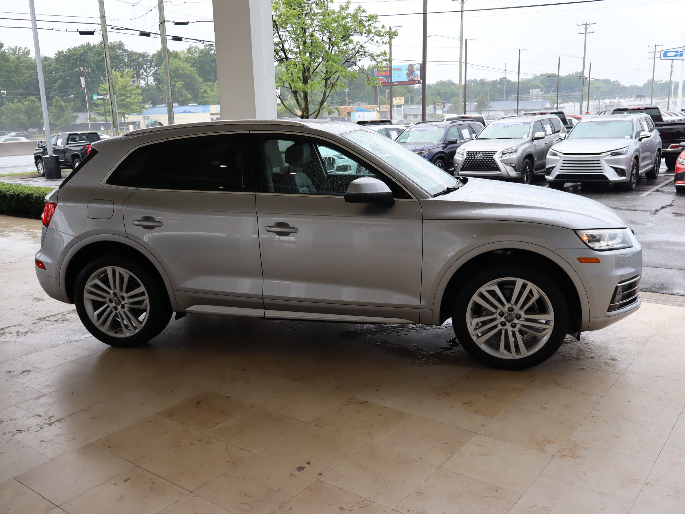 Used 2019 Audi Q5 2.0T Premium Plus w/ Premium Plus Package AWD/4WD image 11