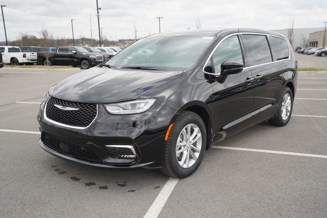 New 2026 Chrysler Pacifica Select FWD video 3