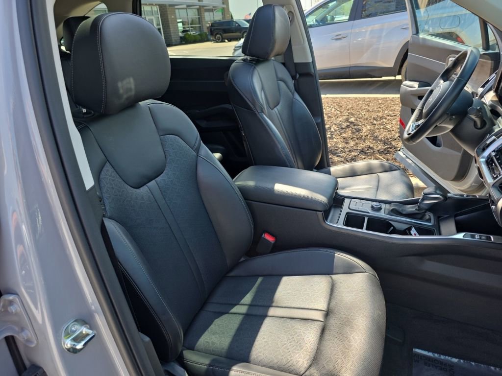 Used 2023 Kia Sorento S w/ Panoramic Sunroof Package AWD/4WD image 24