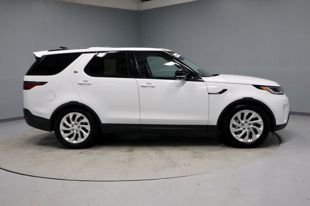 Used 2024 Land Rover Discovery S image 12